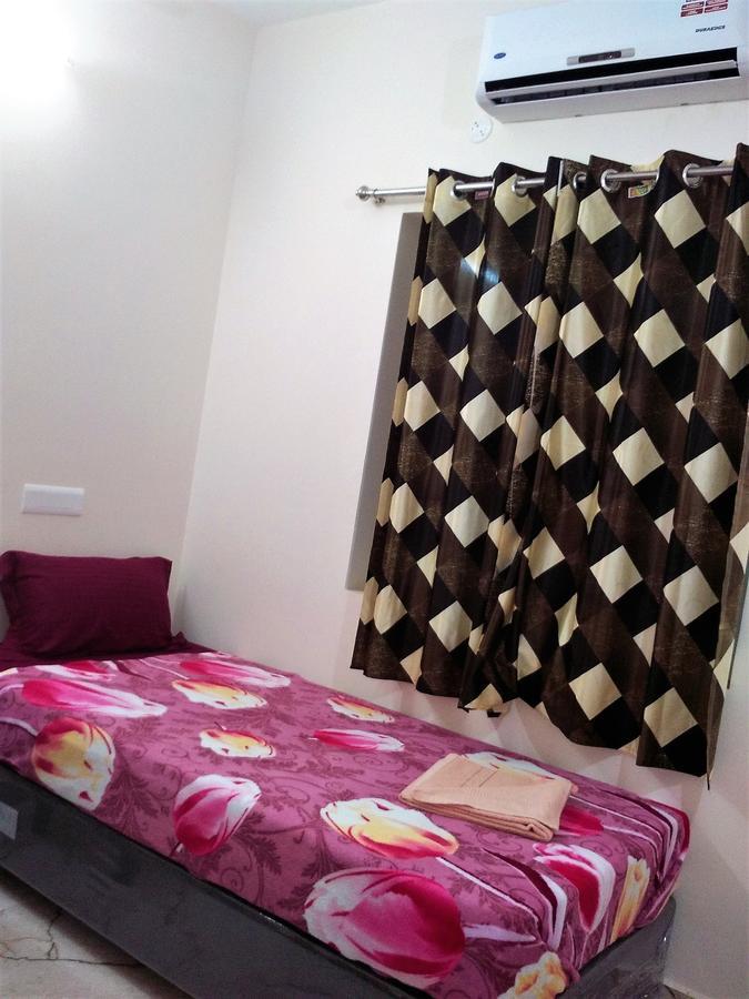 Krish Rooms And Stay Chennai Exteriör bild